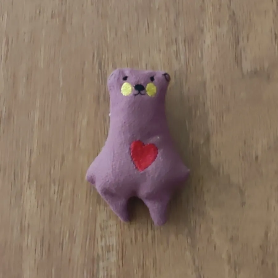 سنجاق سینه و کیف و...