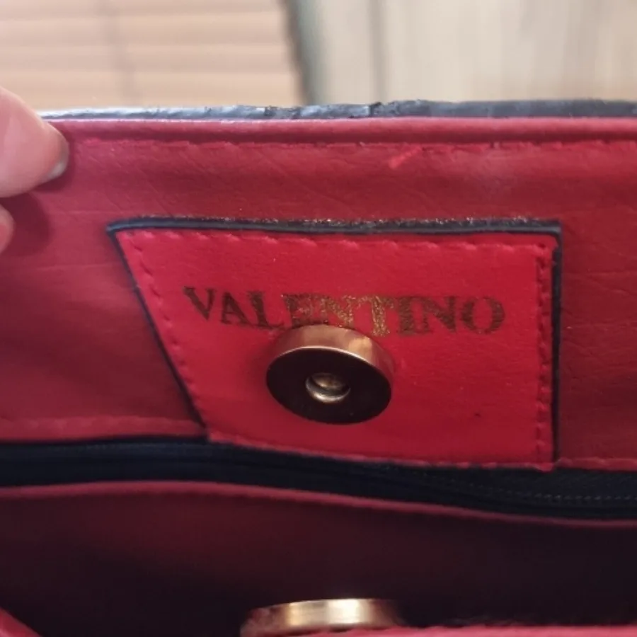 کیف valentino