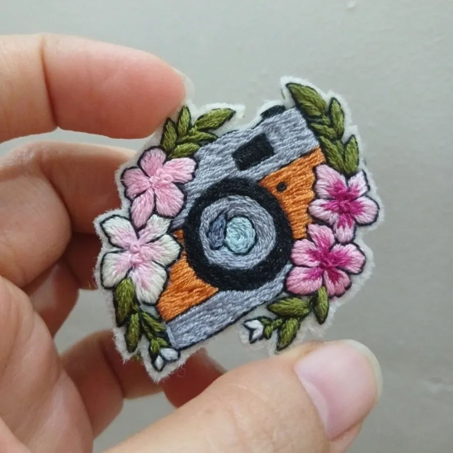 سنجاق سینه دوربین گلدوزی