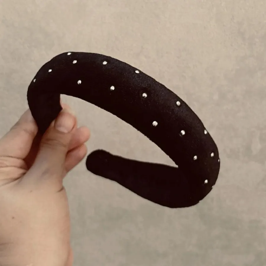 تل مخمل نگین دار