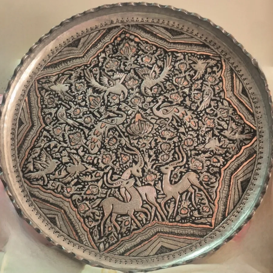 مجمع  مسی قلم زنی شده