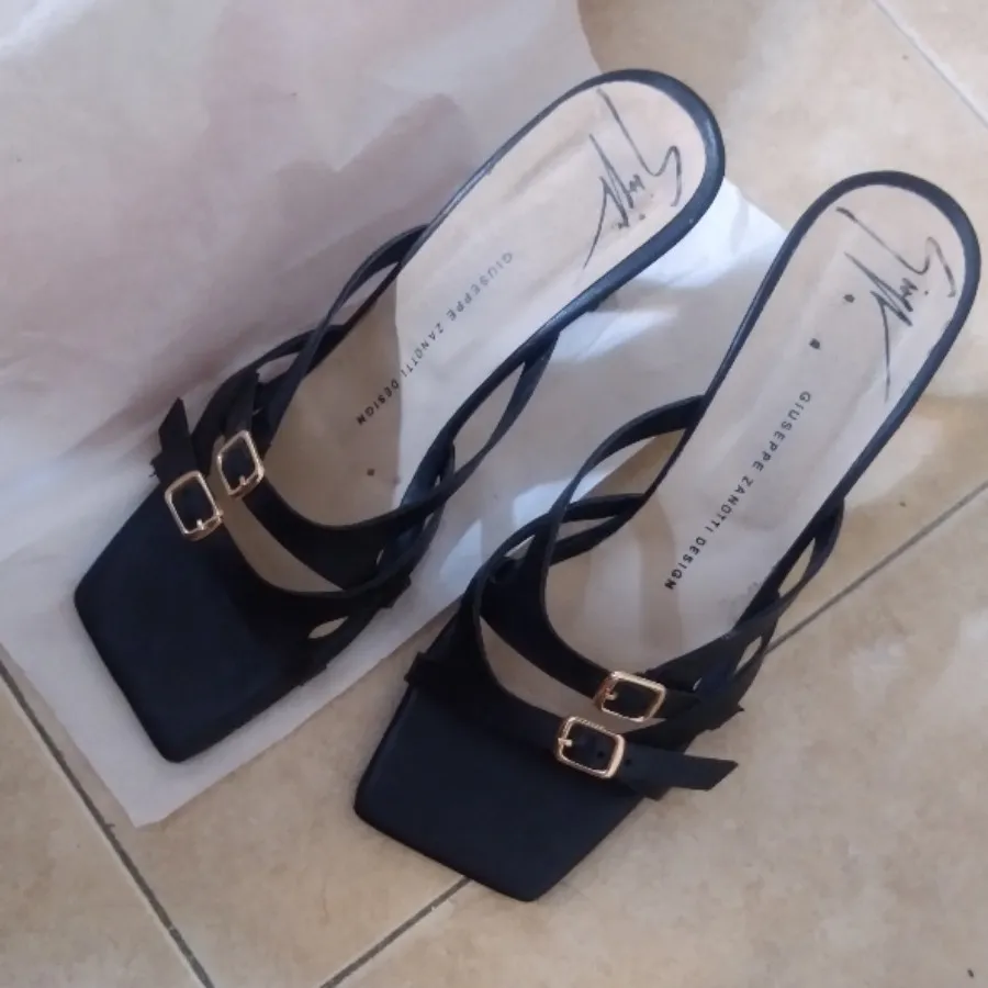 کفش مجلسی و پاشنه بلند