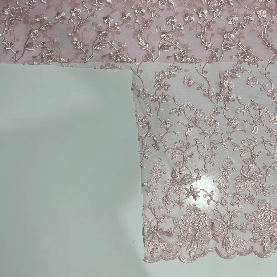 پارچه کارشده گلدوزی شده