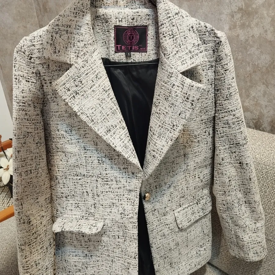 کت زیبای آستردار