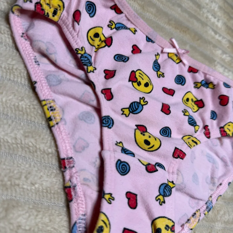 شورت بچگانهemoji