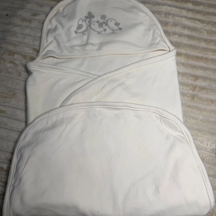 قنداق نوزادی کرمی