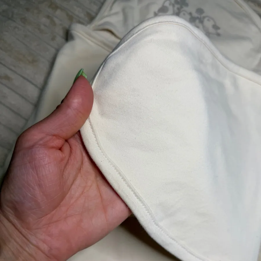 قنداق نوزادی کرمی