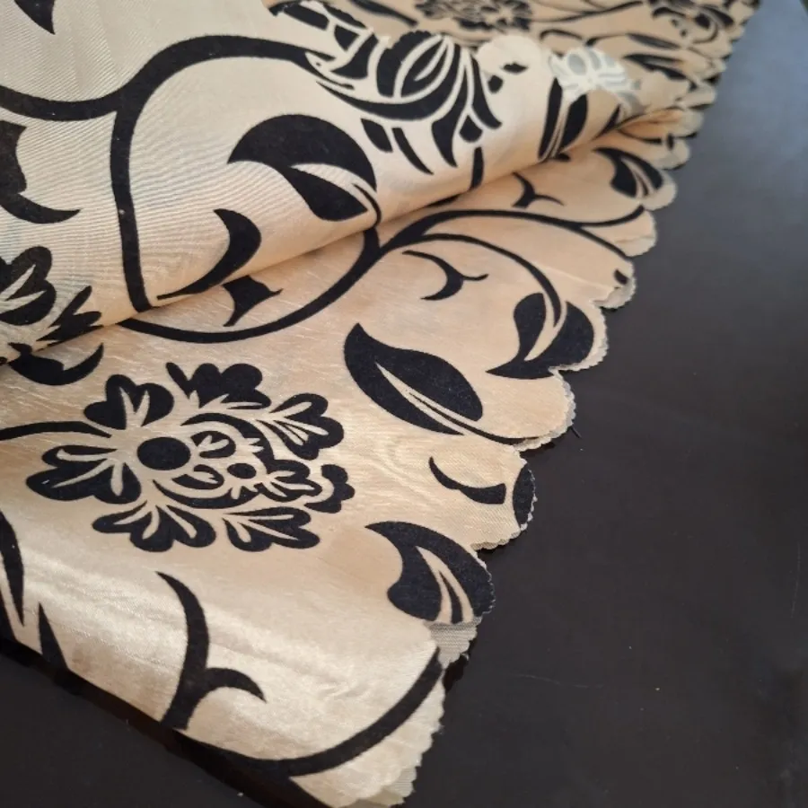 رومیزی طلایی