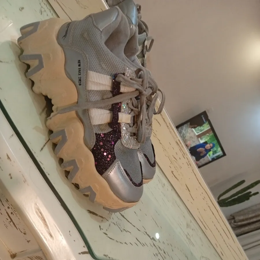 کتانی کتونی 38