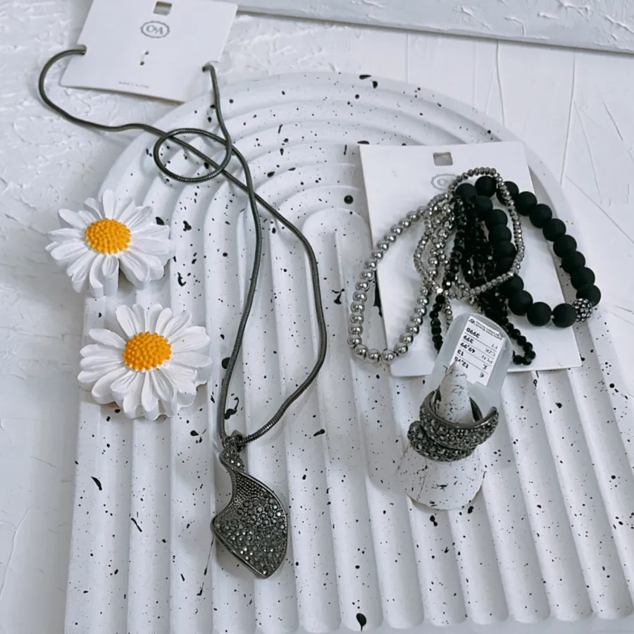 گردنبند رو مانتویی