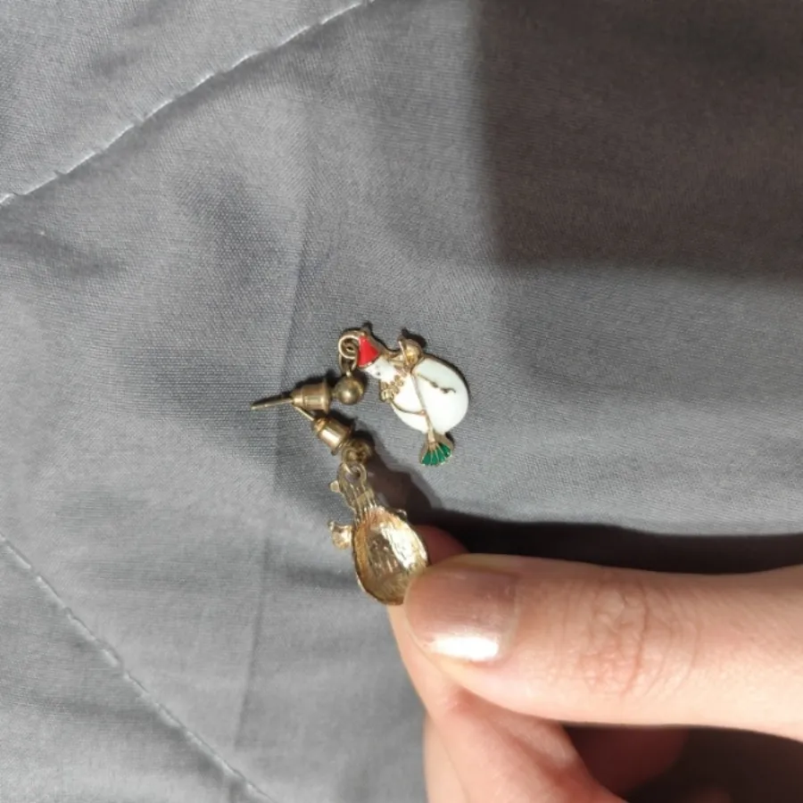 گوشواره برنجی آدم برفی