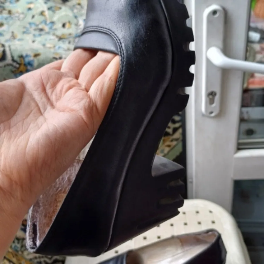 کفش پاشنه دار