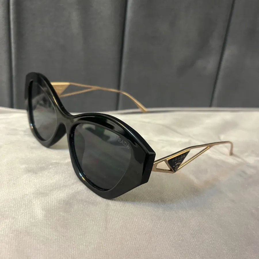 عینک آفتابی پرادا
