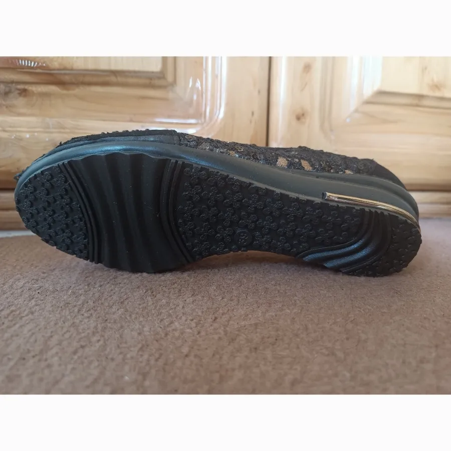 کفش رو فرشی