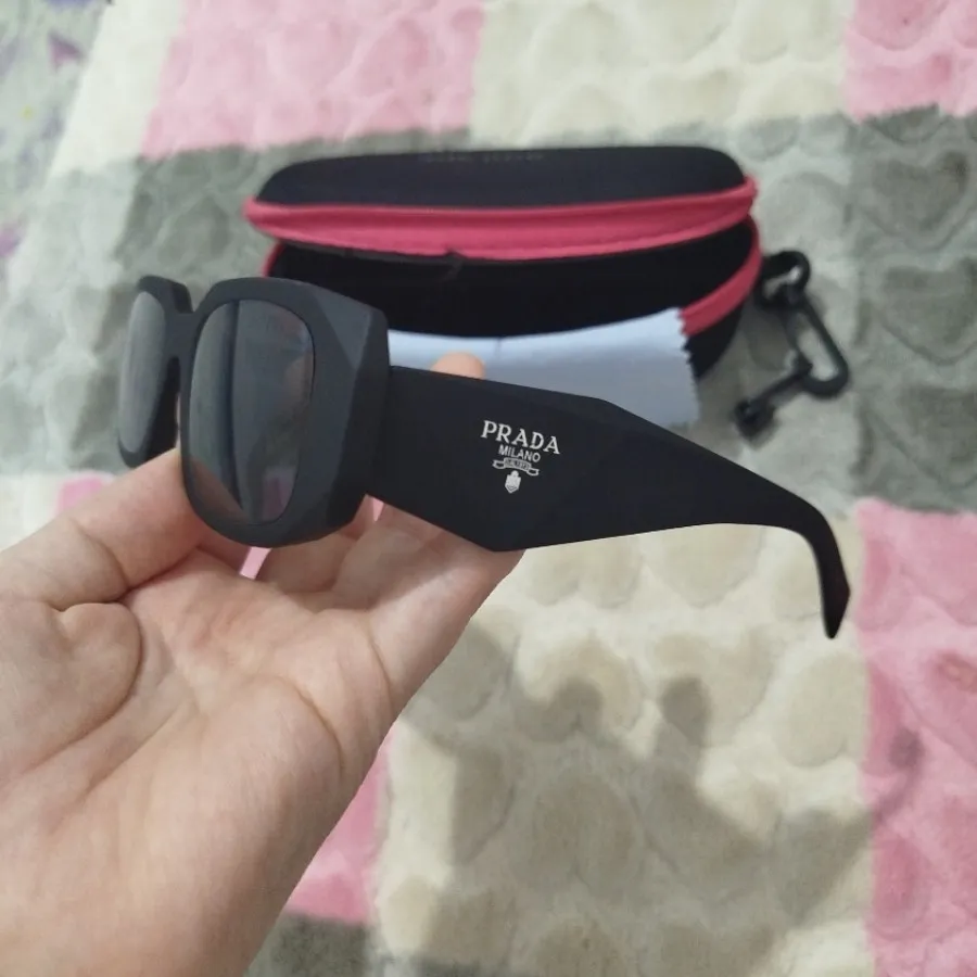 عینک پرادا