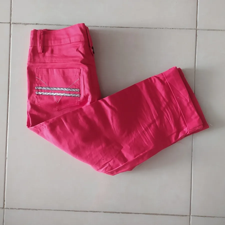 شلوارک قرمز کتان