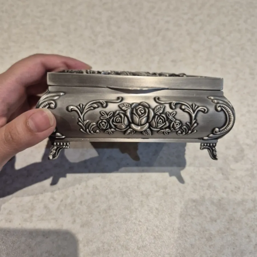 جعبه جواهرات فلزی