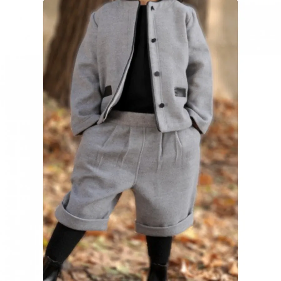 کت و‌شلوارک بچگانه