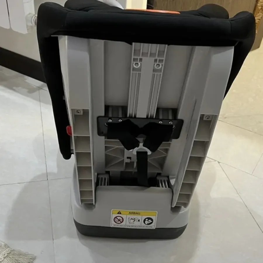 صندلی ماشین کودک کامفورت