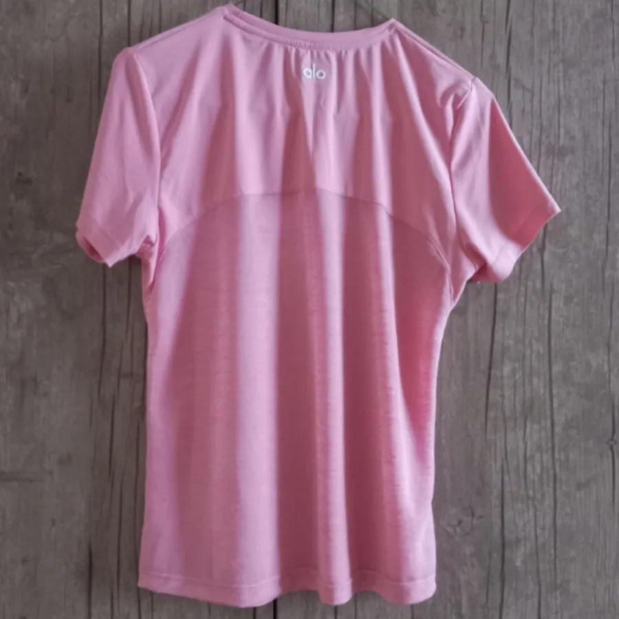 تیشرت صورتی