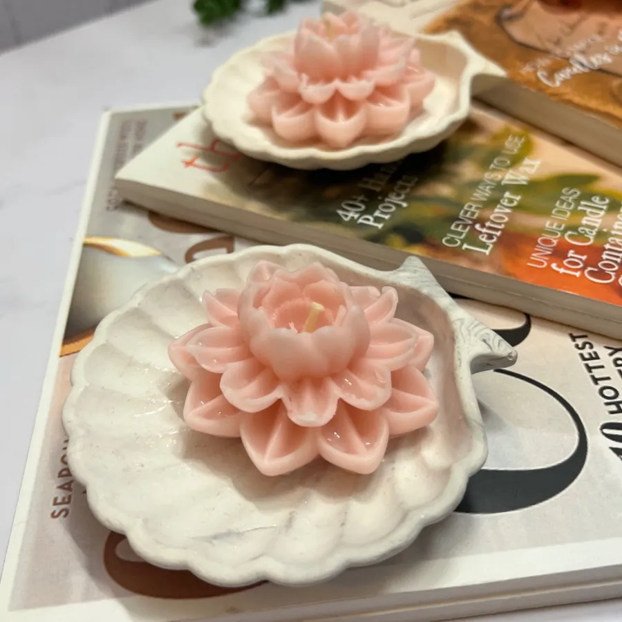 شمع نیلوفر رو آبی