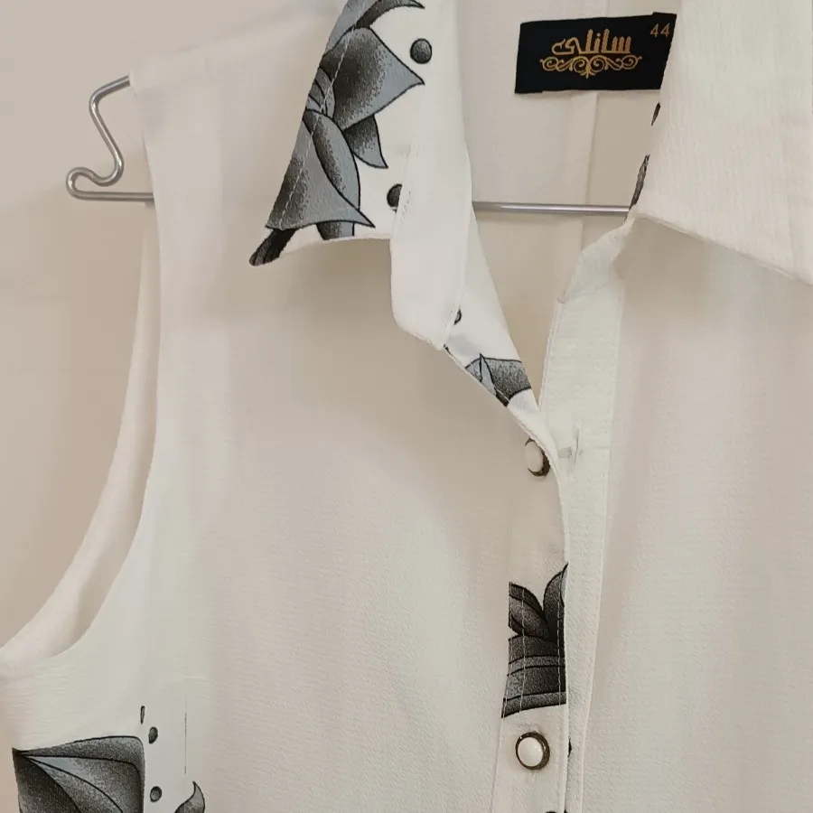 شومیز تاپ سفید گل مشکی