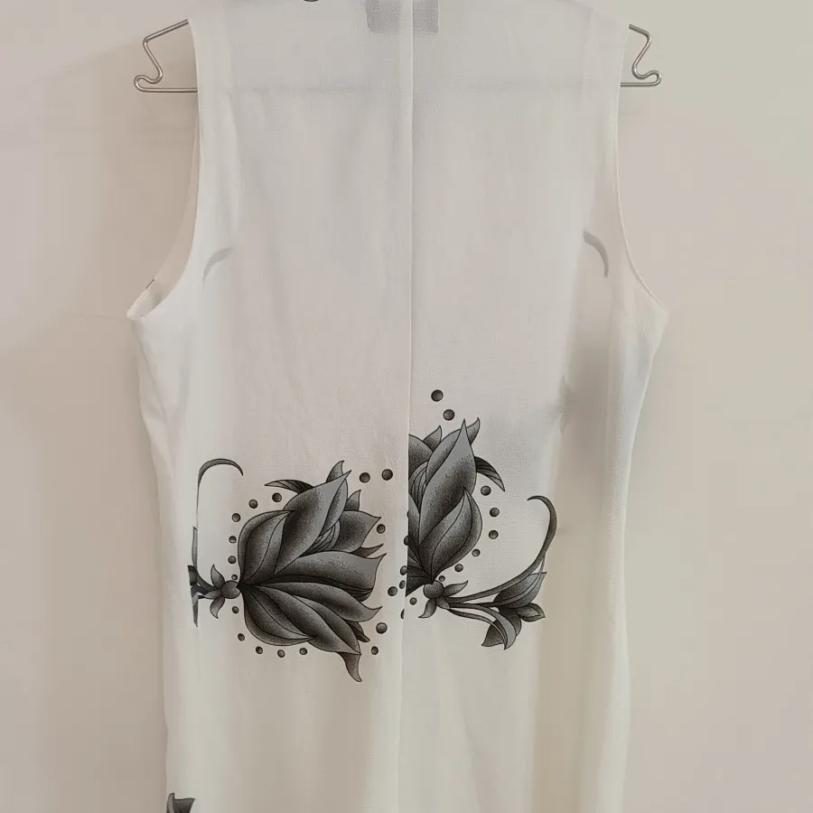 شومیز تاپ سفید گل مشکی