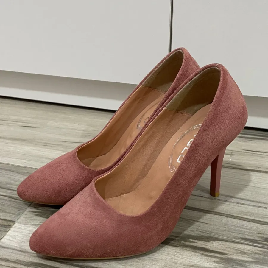 کفش پاشنه بلند