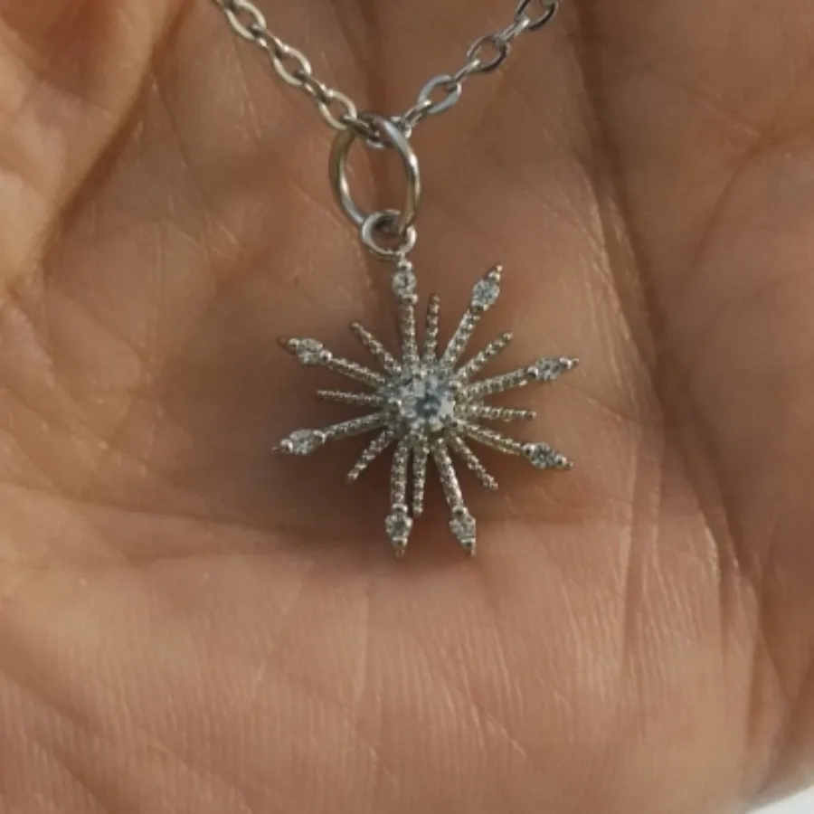 گردنبنددانه برف شبیه جواه