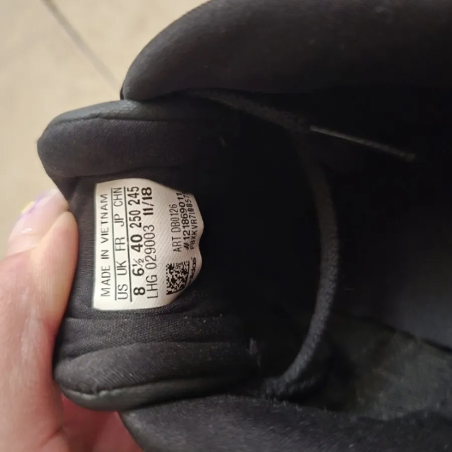 کفش آدیداس Adidas