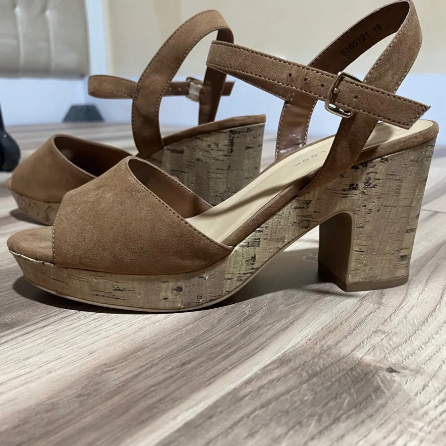 کفش پاشنه دار اورجینال