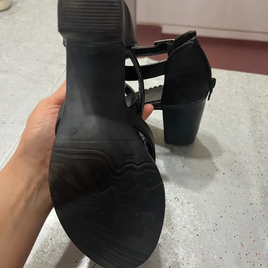 کفش پاشنه دار