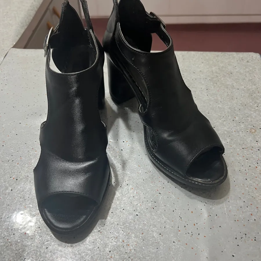 کفش پاشنه دار