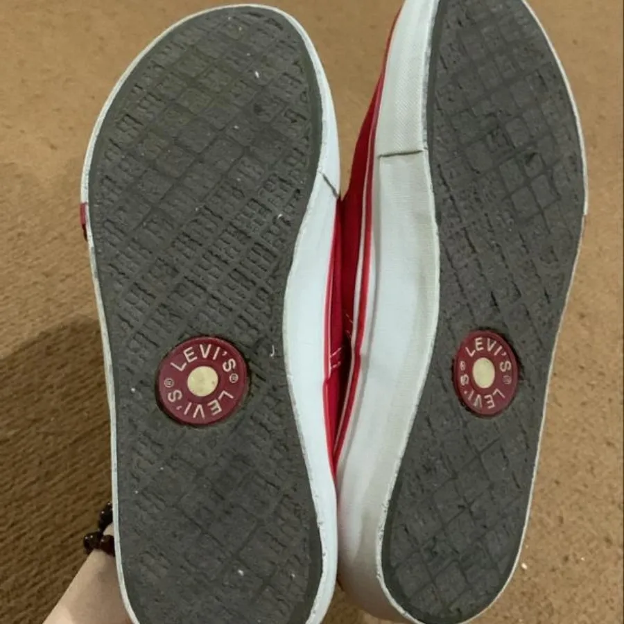 کتونی لیوایز