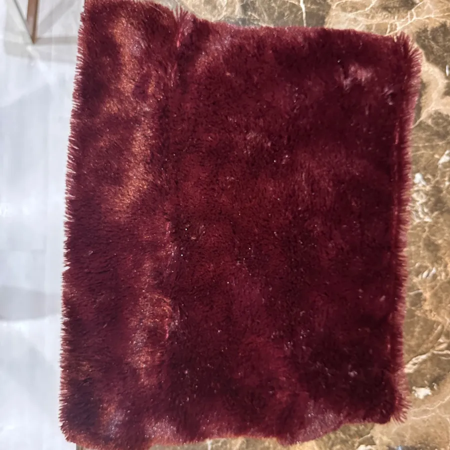 شال خز دور گردن بسته