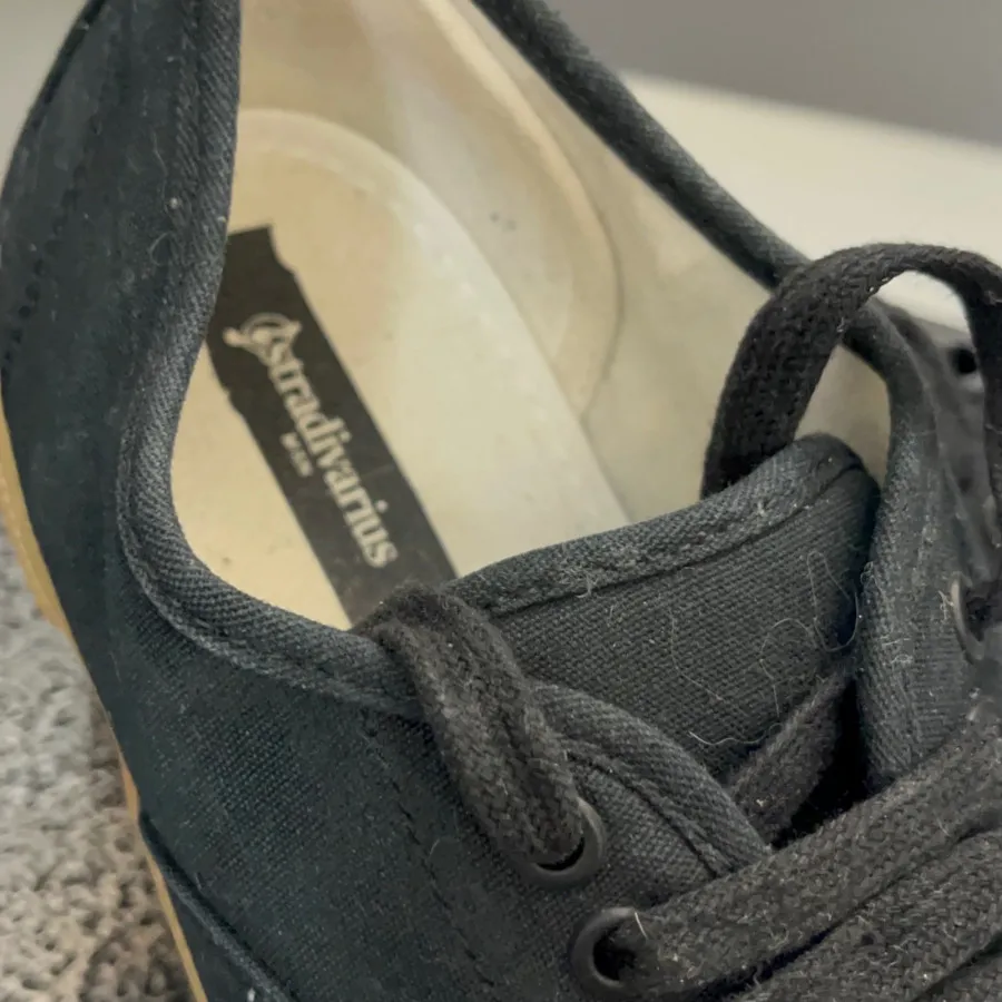 اسنیکرزStradivariusسایز39