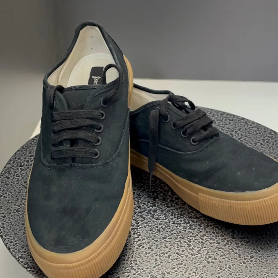 اسنیکرزStradivariusسایز39