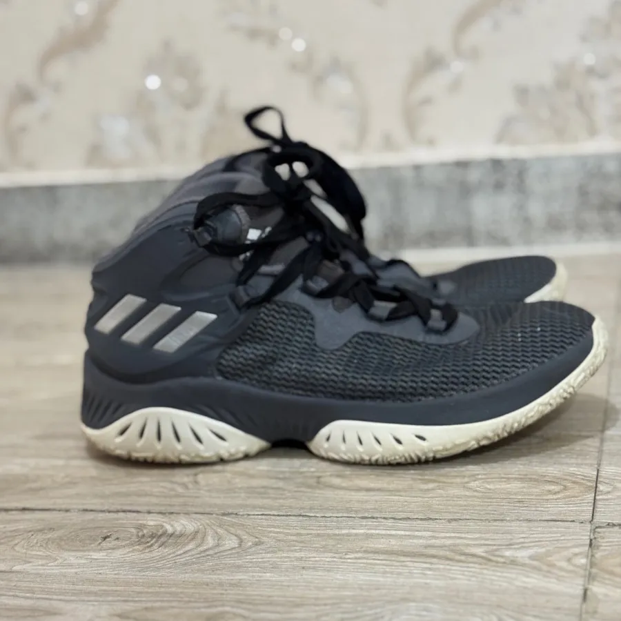 کتونی اورجینال آدیداس