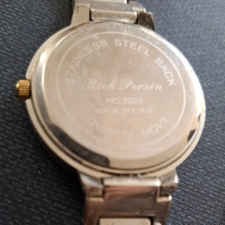 ساعت نگین دار