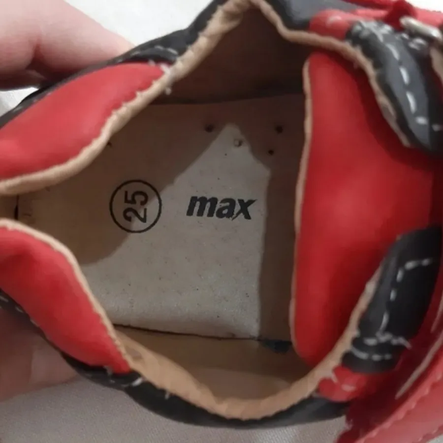 کفش بچه گانه