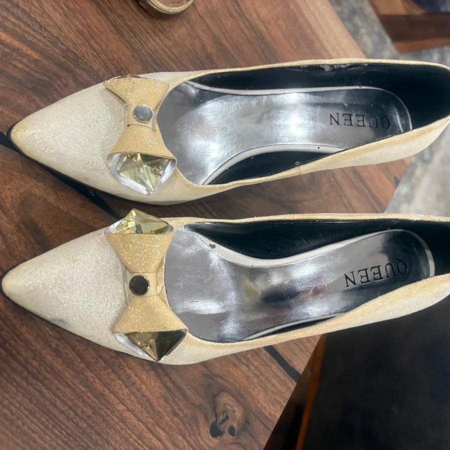 دو جفت کفش و صندل