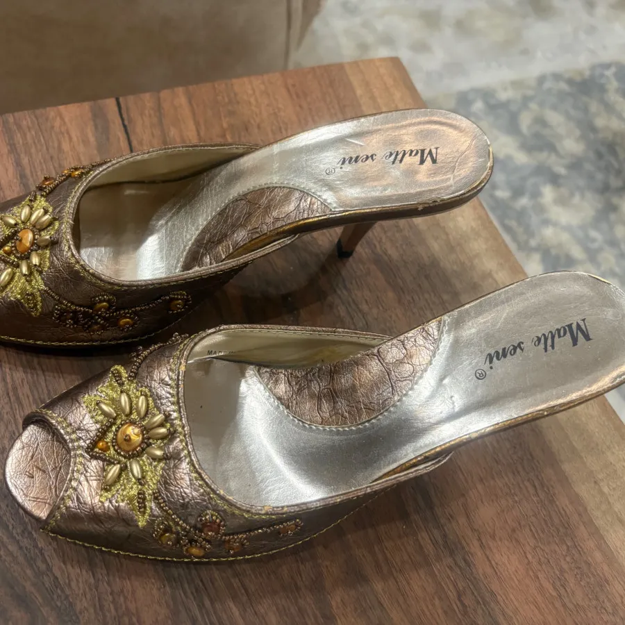 دو جفت کفش و صندل