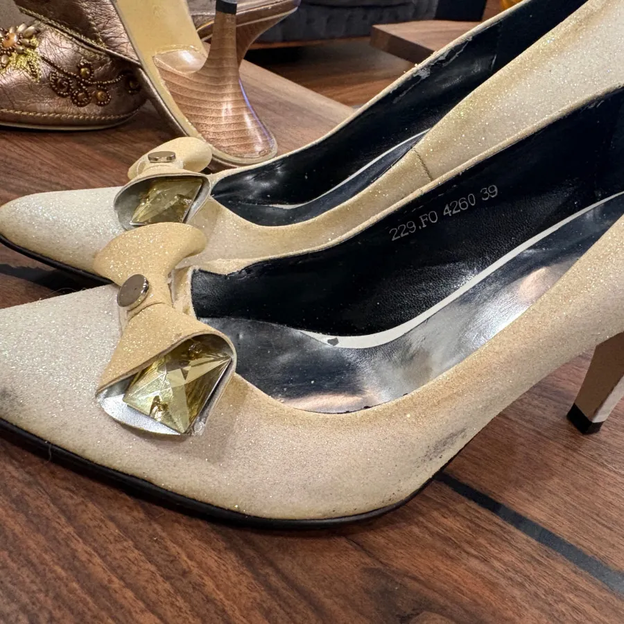 دو جفت کفش و صندل