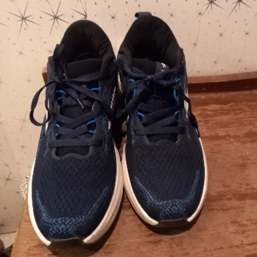 کتونی رانینگ brooks