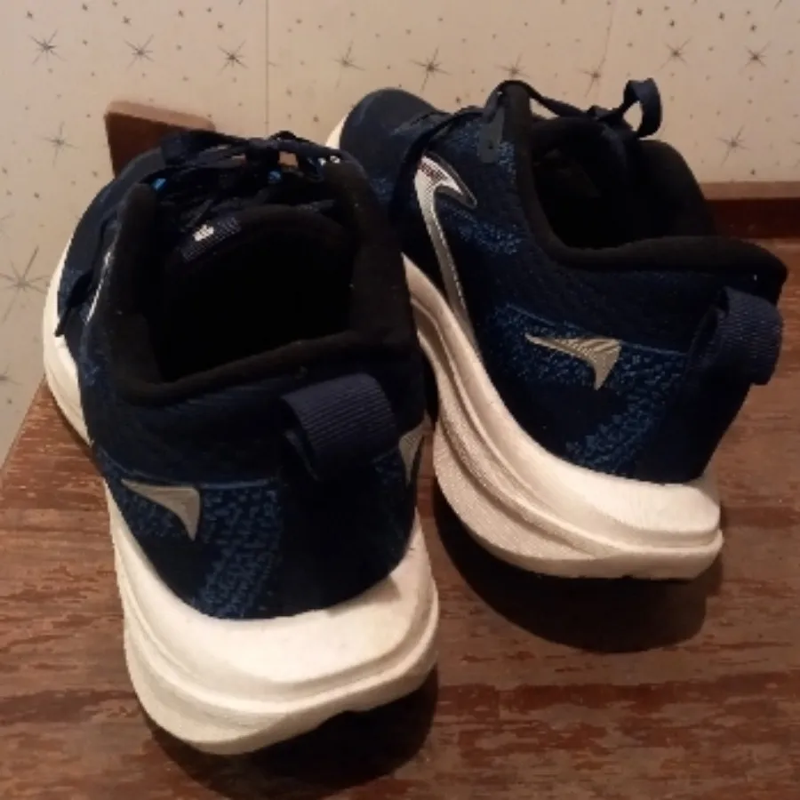 کتونی رانینگ brooks