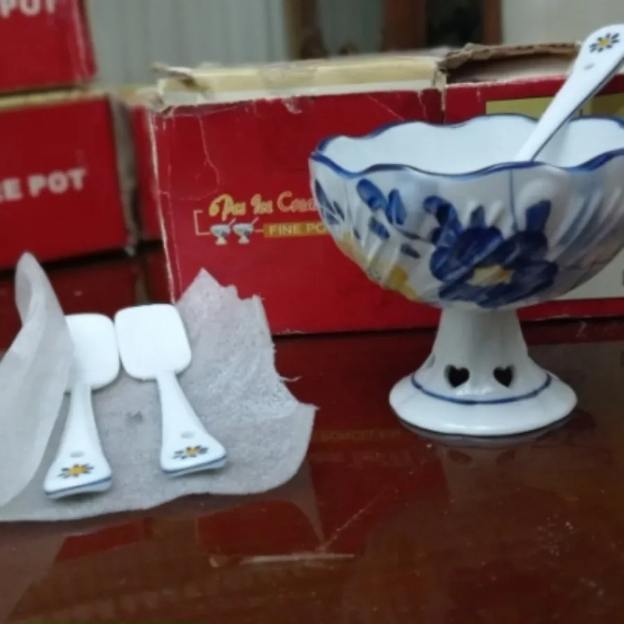 بستنی خوری گل پنبه ای