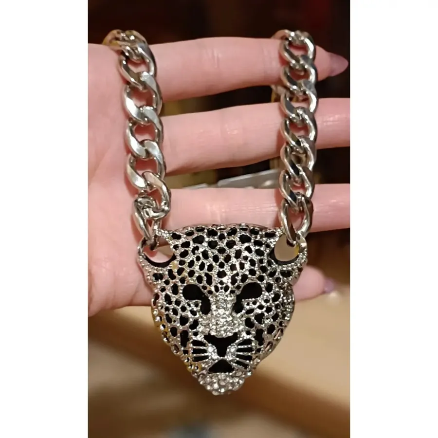 گردنبند برند Betsey