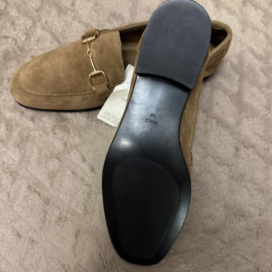 کفش تخت برند منگو