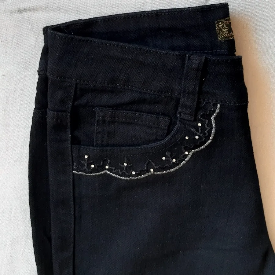 شلوار لی زنانه