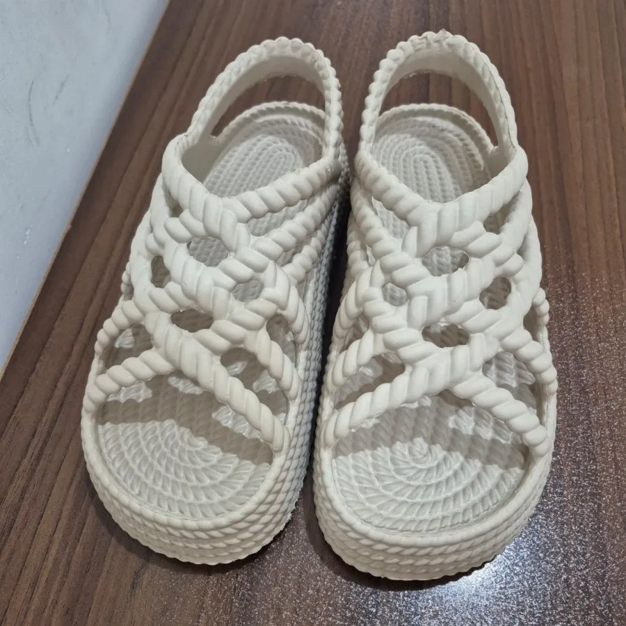 صندل کرم سایز 37